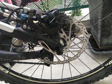 Specialized Stumpjumper Carbon FSR (Modelljahr 2012) mit Shimano XTR 2012 Mountainbike usato, Grigio chiaro — immagine 2 di 7