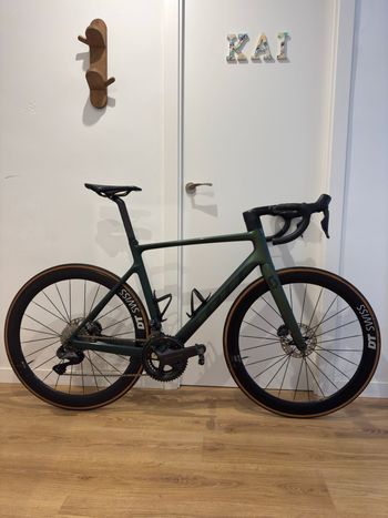 Scott Addict RC 15 2022 2022 Road & Gravel usato, Verde — immagine 2 di 11