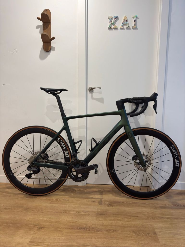 Scott Addict RC 15 2022 2022 Road & Gravel usato, Verde — immagine 2 di 11