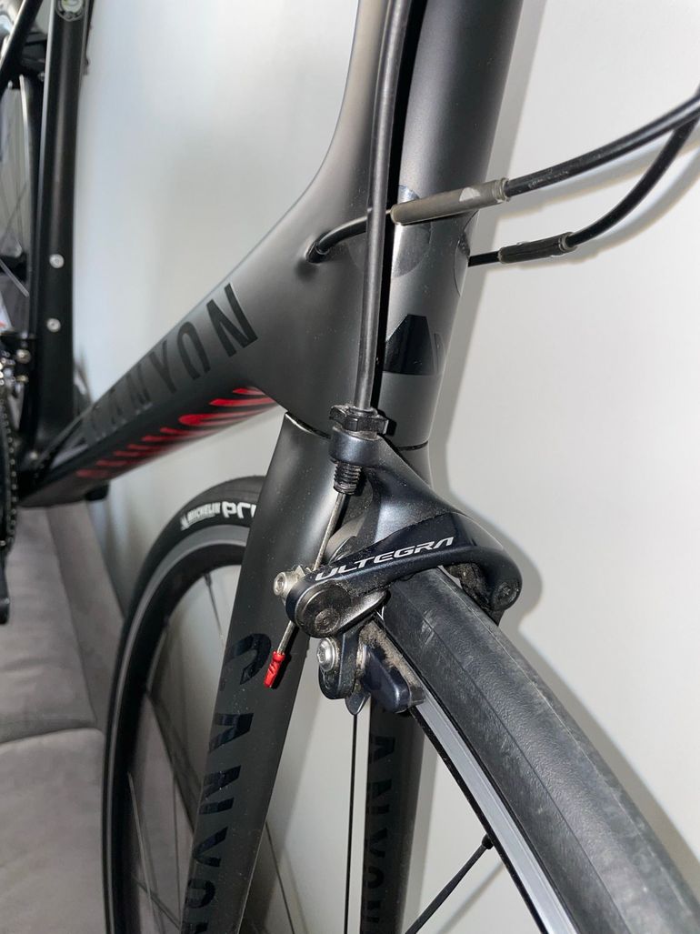Canyon Ultimate CF SLX 8.0 2018 2018 Road & Gravel usato, Nero — immagine 6 di 15