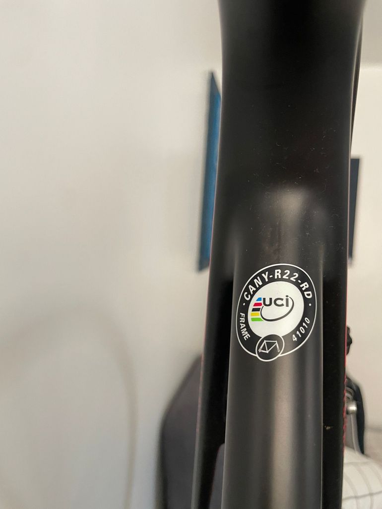 Canyon Ultimate CF SLX 8.0 2018 2018 Road & Gravel usato, Nero — immagine 12 di 15