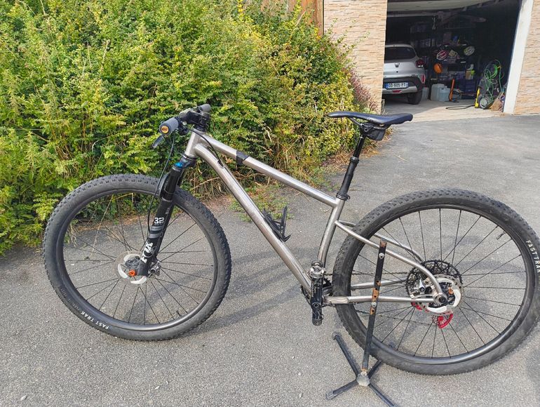 Gebrauchtes Leon Torrentibus Custom SRAM GX Eagle AXS 2024 Mountainbike, Hellgrau — Bild 2 von 4