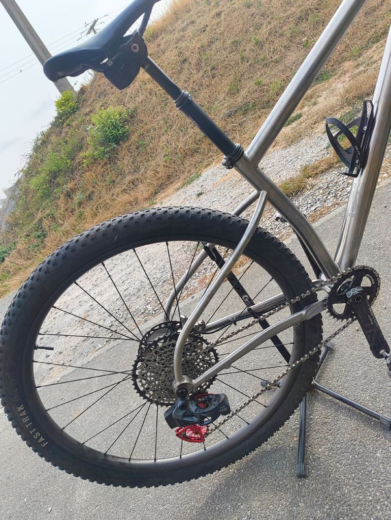 Gebrauchtes Leon Torrentibus Custom SRAM GX Eagle AXS 2024 Mountainbike, Hellgrau — Bild 3 von 4