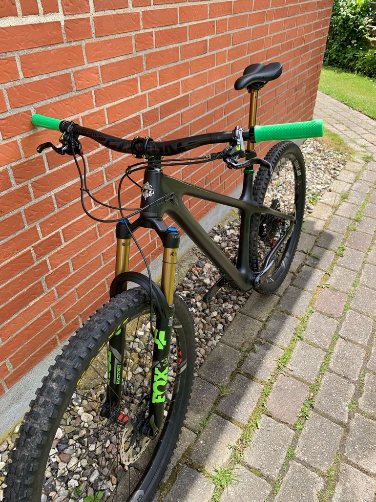 Used Yeti ARC T2 2024 2024 Mountainbike, Black, 29 — image 2 of 10