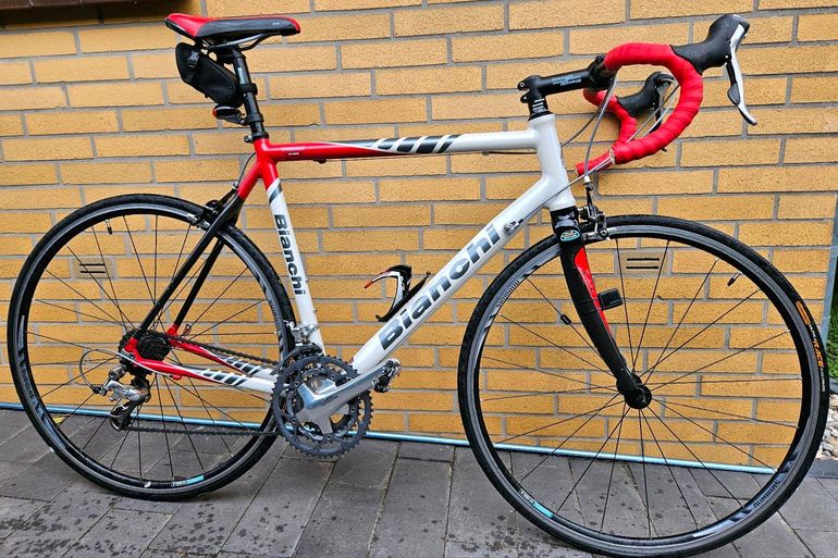 Used Bianchi Via Nirone 7 Alu Carbon mit Ultegraa Vollausstattung 2006 Road & Gravel, White — image 2 of 11