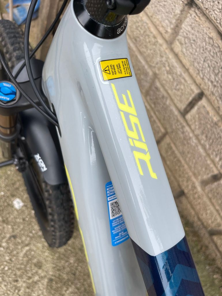 Orbea RISE H10 2023 2023 Mountainbike usato, Grigio chiaro — immagine 7 di 8