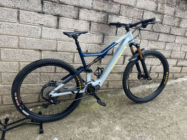 Orbea RISE H10 2023 2023 Mountainbike usato, Grigio chiaro — immagine 2 di 8