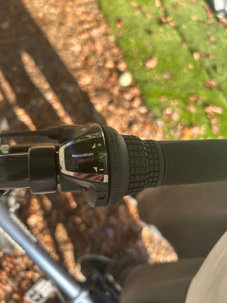 Used B Twin Tilt Shimano Tourney foldable 2020 Urban, Black — image 6 of 6