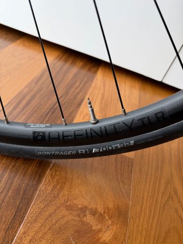 Used Trek Domane SL 5 2020 2020 Road & Gravel, Red — image 14 of 14