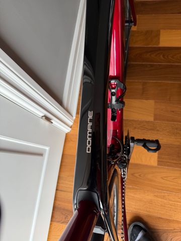 Used Trek Domane SL 5 2020 2020 Road & Gravel, Red — image 4 of 14