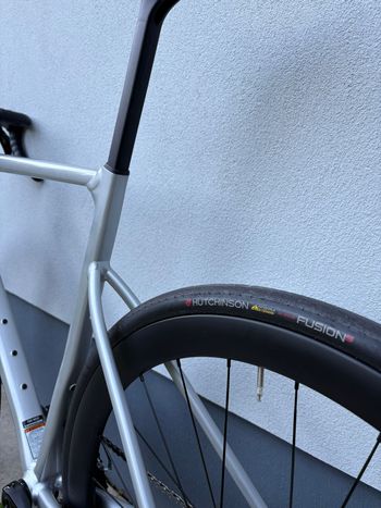 Cannondale Caad Shimano 105 Di2 2025 Road & Gravel usato, Grigio chiaro — immagine 5 di 8