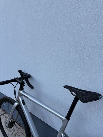 Cannondale Caad Shimano 105 Di2 2025 Road & Gravel usato, Grigio chiaro — immagine 4 di 8
