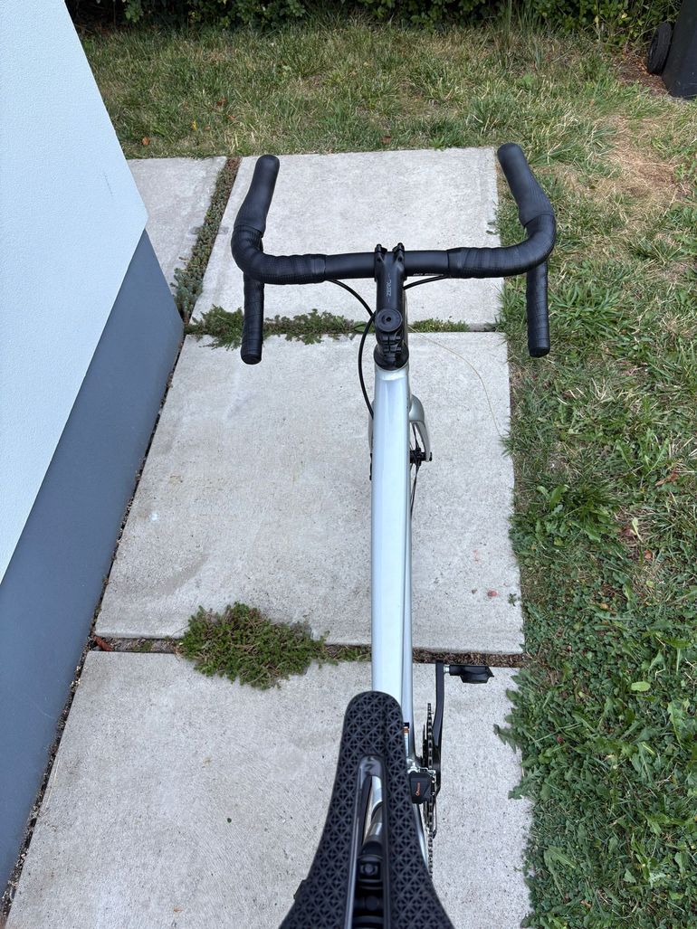Cannondale Caad Shimano 105 Di2 2025 Road & Gravel usato, Grigio chiaro — immagine 7 di 8