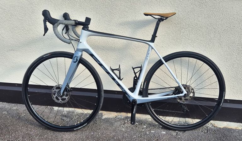 Gebrauchtes Scott Addict 20 disc 2019 2019 Road & Gravel, Hellgrau — Bild 2 von 7