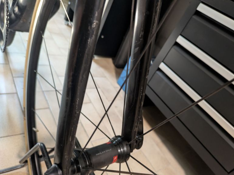 Canyon Ultimate CF SLX 8.0 2018 2018 Road & Gravel usato, Nero — immagine 4 di 9