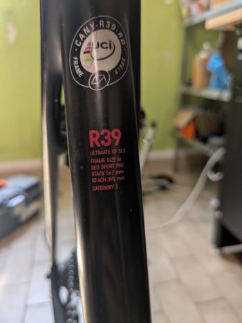 Canyon Ultimate CF SLX 8.0 2018 2018 Road & Gravel usato, Nero — immagine 3 di 9