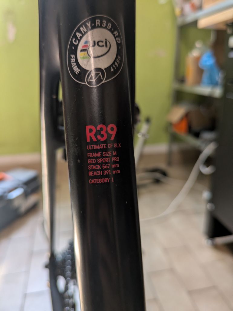 Canyon Ultimate CF SLX 8.0 2018 2018 Road & Gravel usato, Nero — immagine 3 di 9