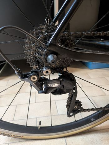 Canyon Ultimate CF SLX 8.0 2018 2018 Road & Gravel usato, Nero — immagine 9 di 9