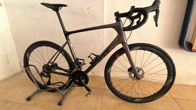 Gebrauchtes Giant Defy Advanced 1 2023 2023 Road & Gravel