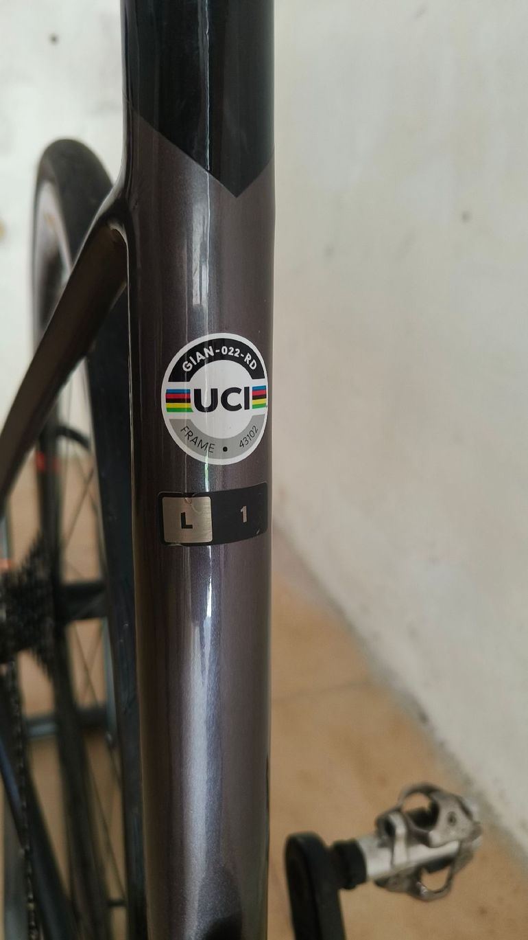 Używany Giant Defy Advanced 1 2023 2023 Road & Gravel — zdjęcie 2 z 9