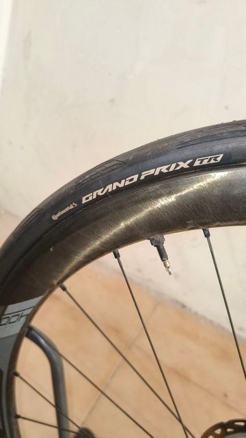 Giant Defy Advanced 1 2023 2023 Road & Gravel d'occasion — image 7 sur 10