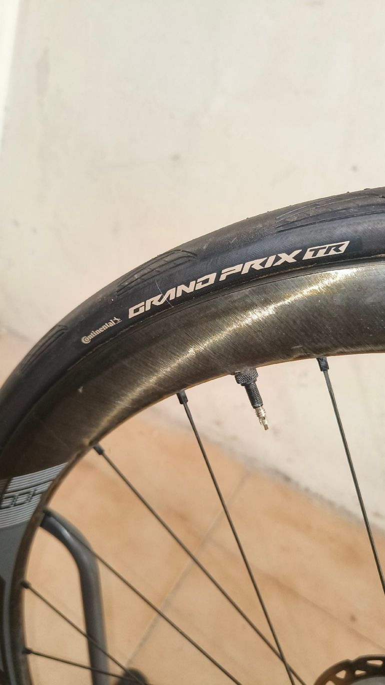 Używany Giant Defy Advanced 1 2023 2023 Road & Gravel — zdjęcie 7 z 9