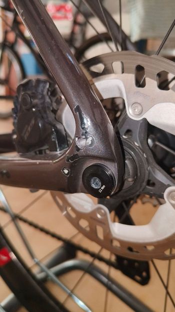 Używany Giant Defy Advanced 1 2023 2023 Road & Gravel — zdjęcie 8 z 9