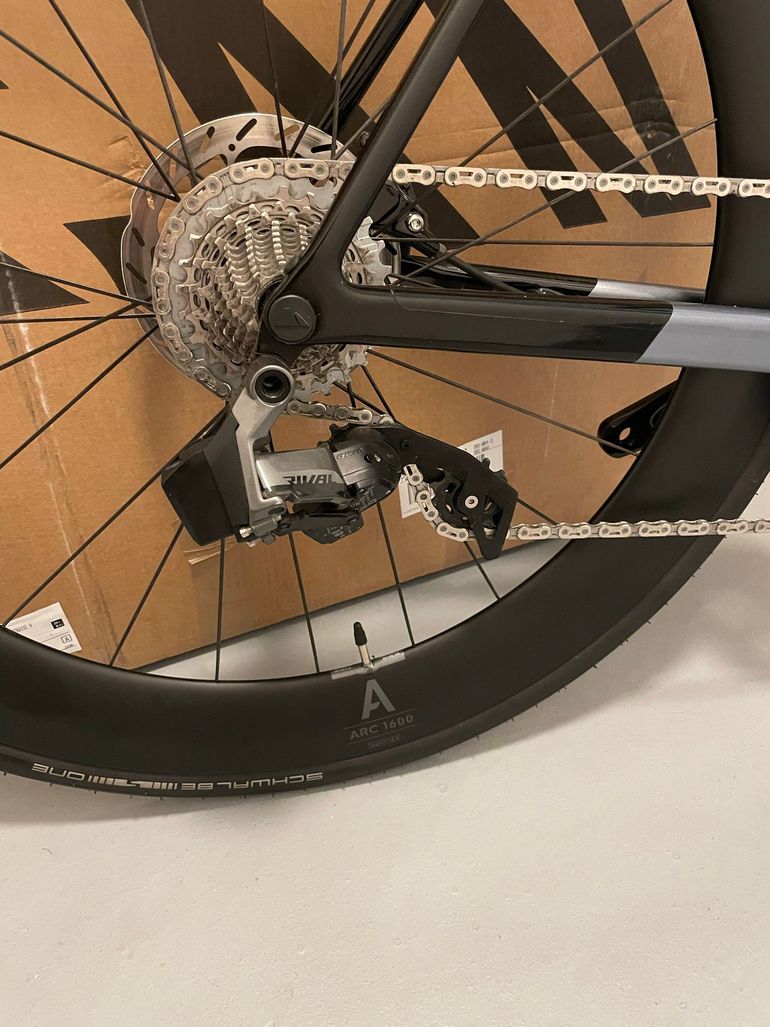 Canyon Ultimate CF 7 AXS 2026 2026 Road & Gravel usato, Grigio chiaro — immagine 9 di 15