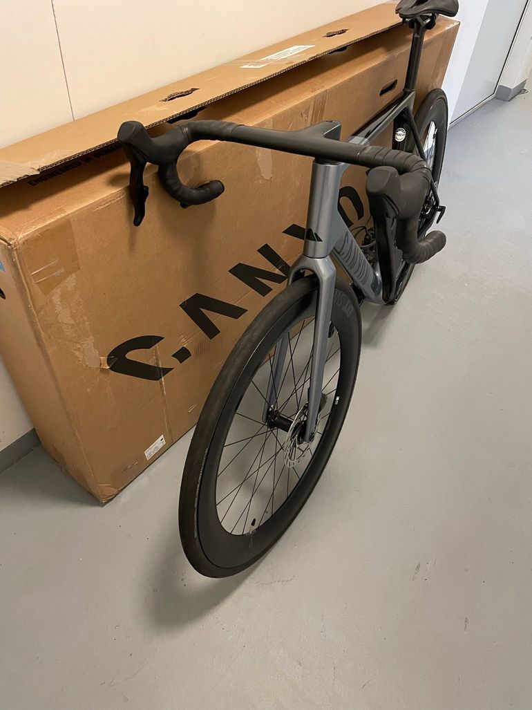 Canyon Ultimate CF 7 AXS 2026 2026 Road & Gravel usato, Grigio chiaro — immagine 3 di 15