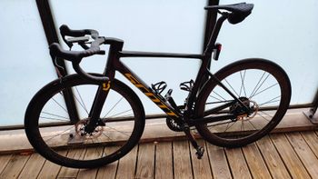 Scott Addict RC Pro 2023 2023 Road & Gravel de segunda mano, Negro — imagen 2 de 4