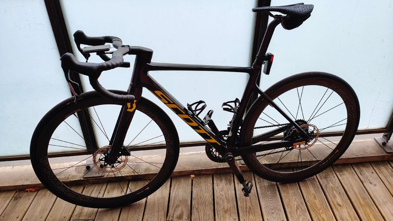 Scott Addict RC Pro 2023 2023 Road & Gravel de segunda mano, Negro — imagen 2 de 4