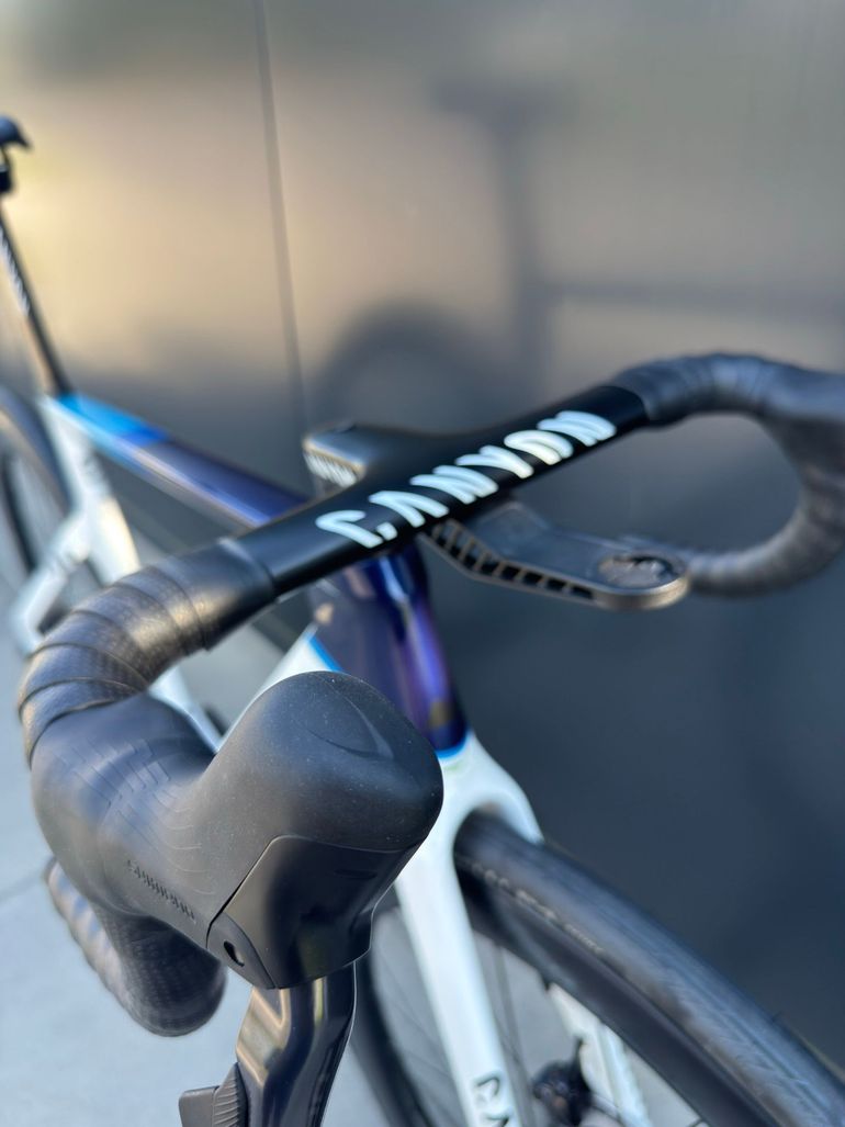Brugt Canyon Aeroad CFR Disc Di2 2023 2023 Road & Gravel — billede 10 af 16