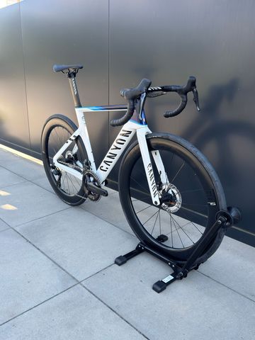 Brugt Canyon Aeroad CFR Disc Di2 2023 2023 Road & Gravel — billede 2 af 16