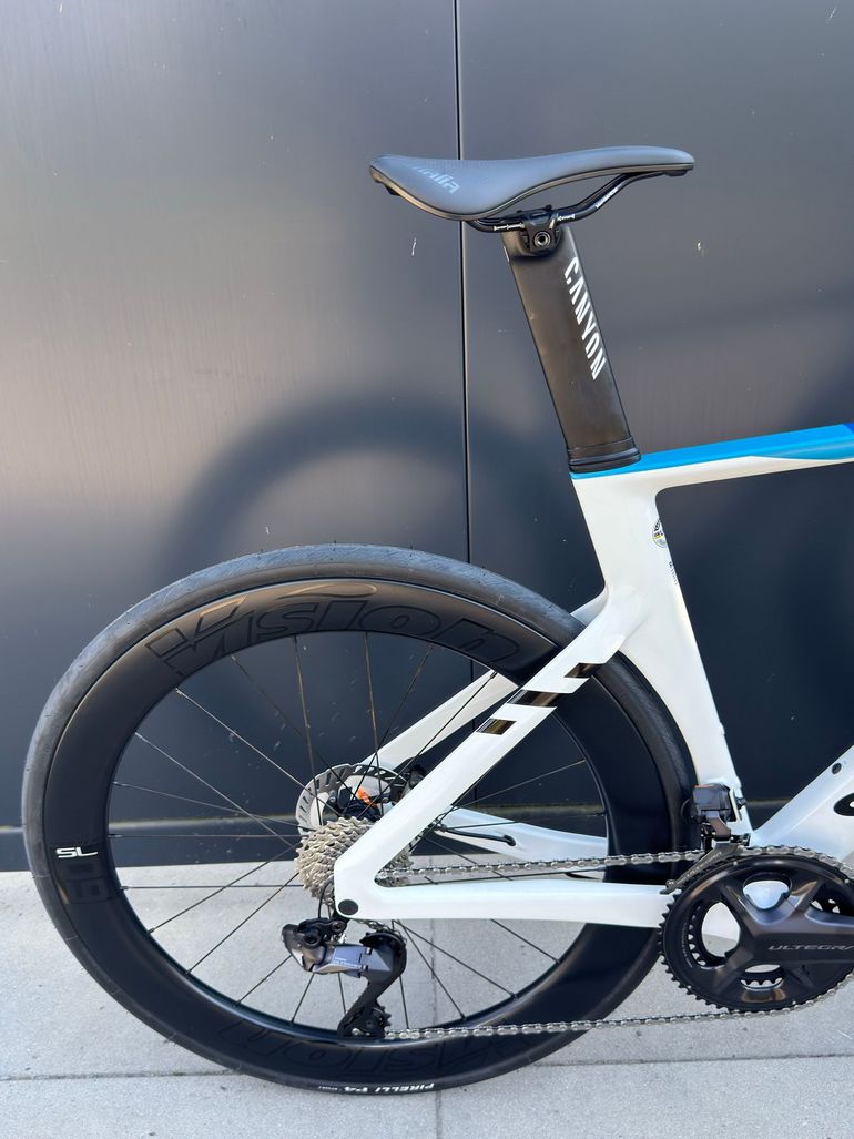 Brugt Canyon Aeroad CFR Disc Di2 2023 2023 Road & Gravel — billede 3 af 16