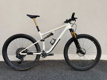 Gebrauchtes Specialized Epic EVO Pro 2023 2023 Mountainbike, Weiß, 29 — Bild 1 von 5