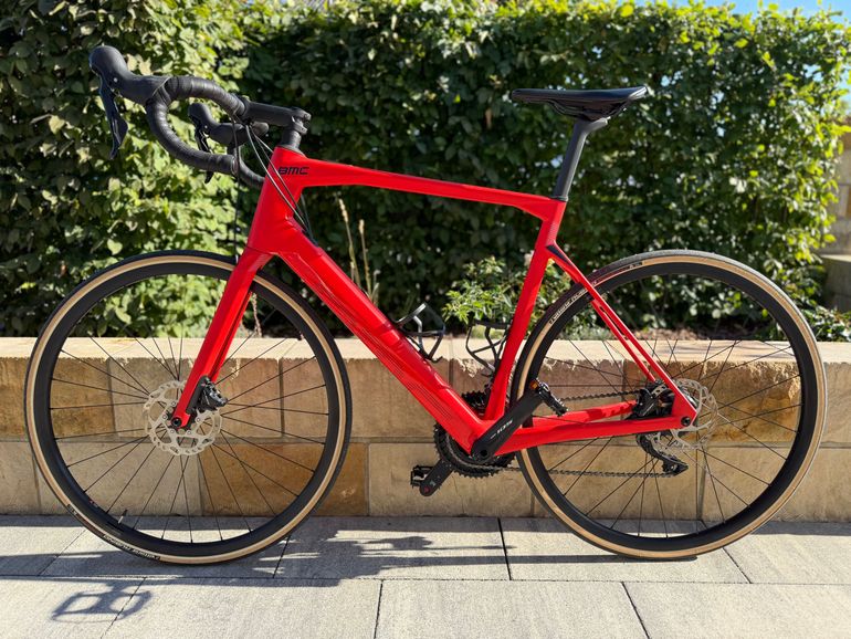 Used BMC Roadmachine AMP THREE 2023 2023 Road & Gravel, Red — image 1 of 9