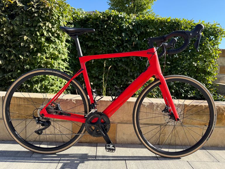 Used BMC Roadmachine AMP THREE 2023 2023 Road & Gravel, Red — image 5 of 9