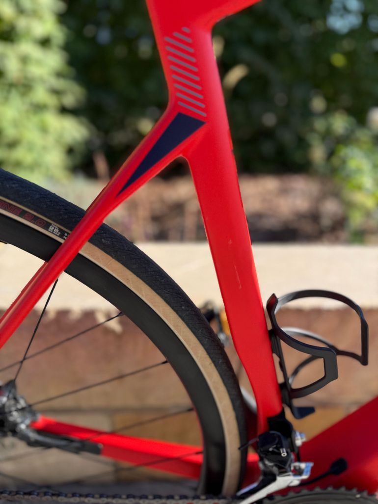 Used BMC Roadmachine AMP THREE 2023 2023 Road & Gravel, Red — image 4 of 9