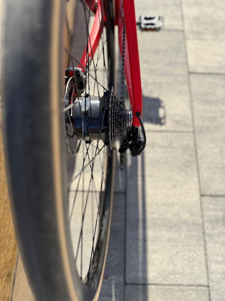 Used BMC Roadmachine AMP THREE 2023 2023 Road & Gravel, Red — image 3 of 9