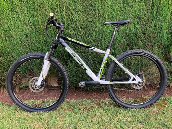 Used Conor Custom Shimano Alivio 2010 Mountainbike, Green — image 2 of 8