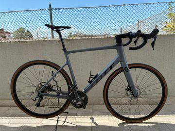 Tweedehands Scott Addict 40 2024 2024 Road & Gravel