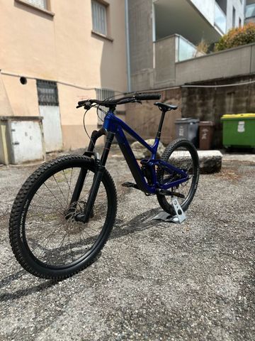 Trek Slash 8 Gen 5 2023 2023 Mountainbike usato, Blu — immagine 3 di 5