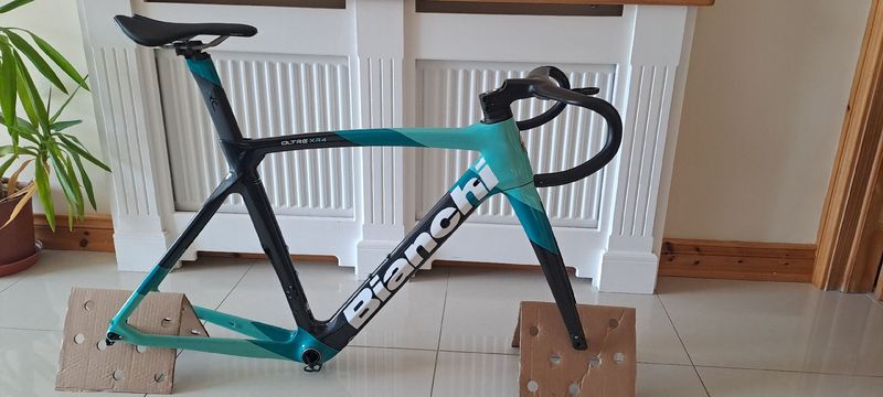 Used Bianchi Oltre XR4 Red eTap AXS 2024 Frameset 2024 Road & Gravel