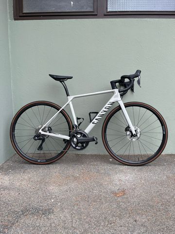 Tweedehands Canyon Endurace CF SL 8 Di2 2023 2023 Road & Gravel