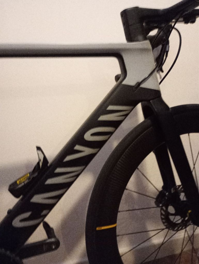 Canyon Aeroad CF SL 8 Disc 2021 2021 Road & Gravel usato, Nero — immagine 14 di 14