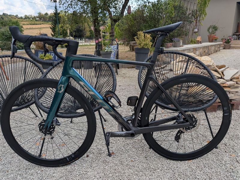 Použité Scott Addict RC 10 2023 2023 Road & Gravel