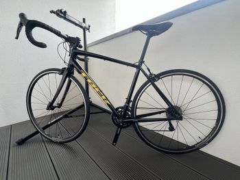 Gebrauchtes Trek Domane AL 2 2023 2023 Road & Gravel, Schwarz — Bild 1 von 7