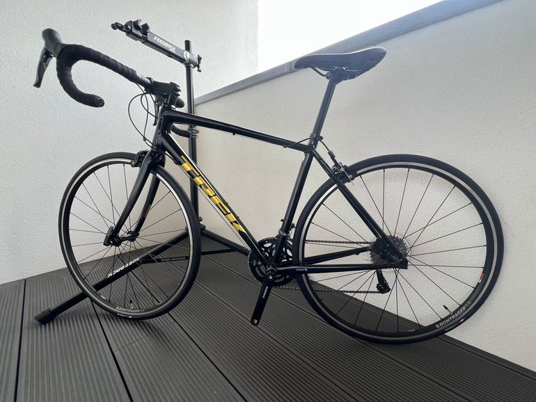 Gebrauchtes Trek Domane AL 2 2023 2023 Road & Gravel, Schwarz — Bild 1 von 7