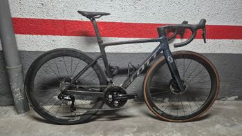 Tweedehands Scott addict rc pro Custom Shimano Dura Ace Di2 2023 Road & Gravel — afbeelding 1 van 4
