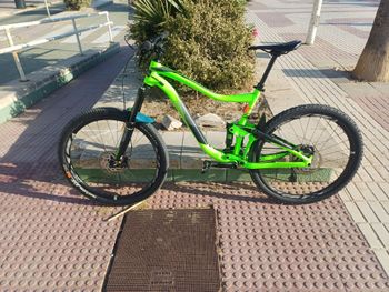 Used Giant Trance 2 2017 2017 Mountainbike, Green, 27.5 — image 1 of 4